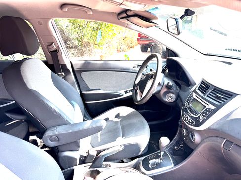 Used 2012 Hyundai Accent GS image 10