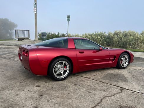 Used 2004 Chevrolet Corvette Coupe w/ Preferred Equipment Group image 9
