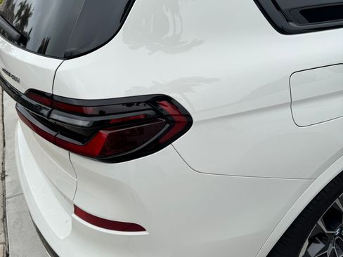 Used 2024 BMW X7 xDrive40i w/ M Sport Package image 22