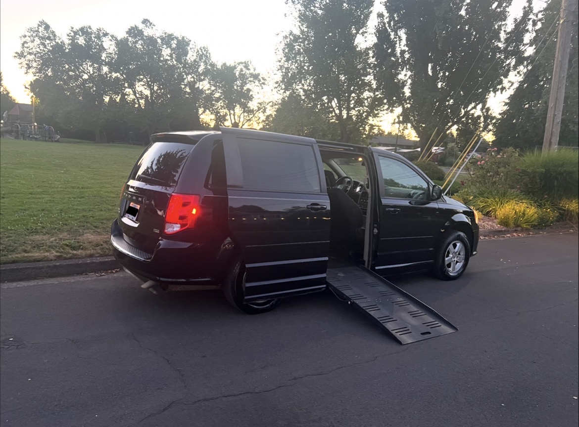 Used 2011 Dodge Grand Caravan Mainstreet w/ PWR Convenience Group FWD image 19