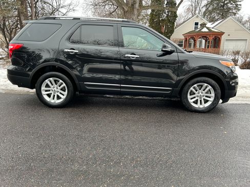 Used 2014 Ford Explorer XLT w/ Equipment Group 202A image 13
