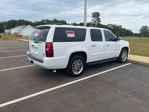 Used 2008 Chevrolet Suburban LTZ w/ LTZ Preferred Equipment Group AWD/4WD image 9