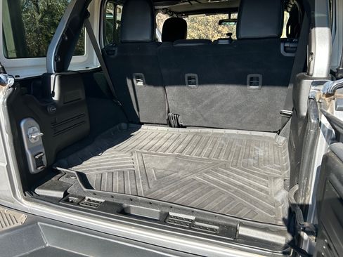 Used 2020 Jeep Wrangler Unlimited Sport image 17