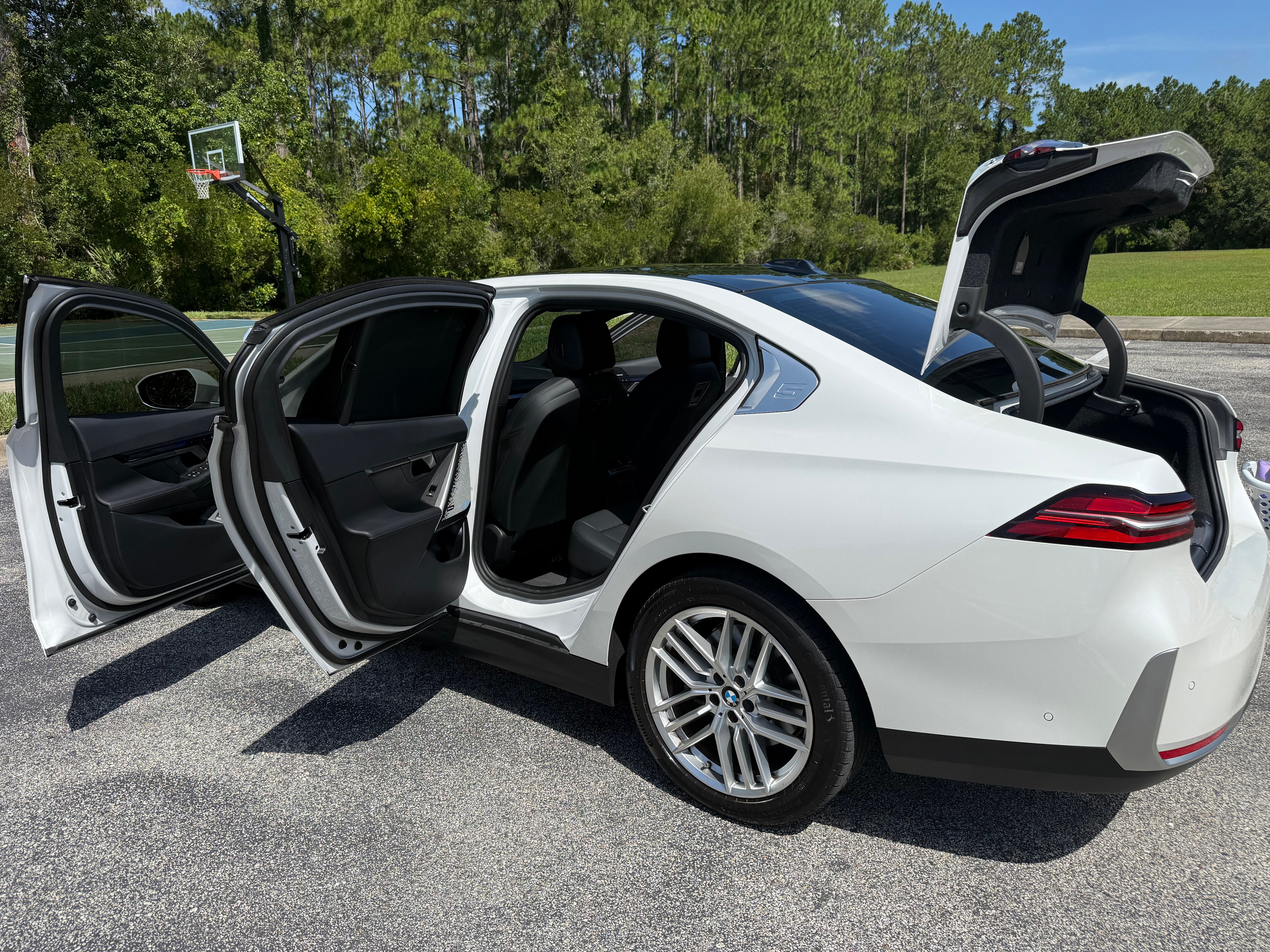 Used 2025 BMW 540i xDrive w/ Executive Package AWD/4WD image 8