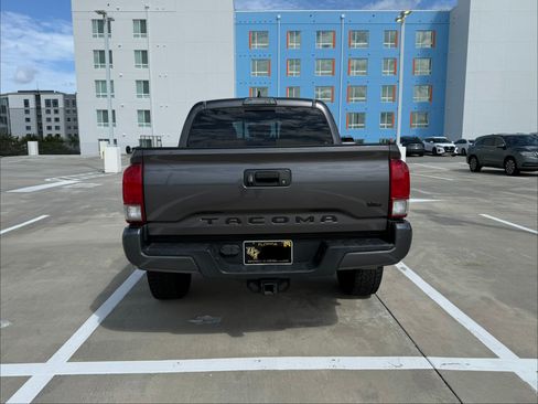 Used 2017 Toyota Tacoma TRD Sport w/ Tow Package RWD image 11