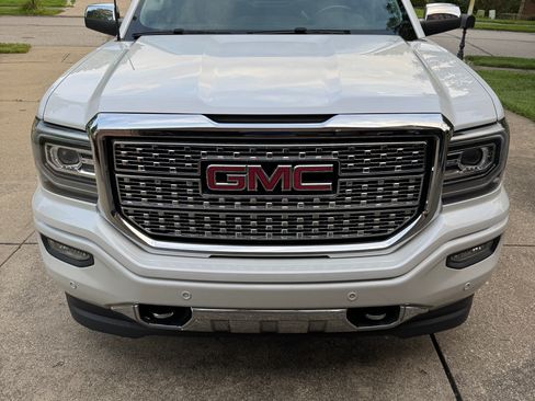 Used 2018 GMC Sierra 1500 Denali w/ Denali Ultimate Package AWD/4WD image 4
