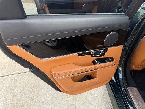 Used 2014 Jaguar XJ R image 17