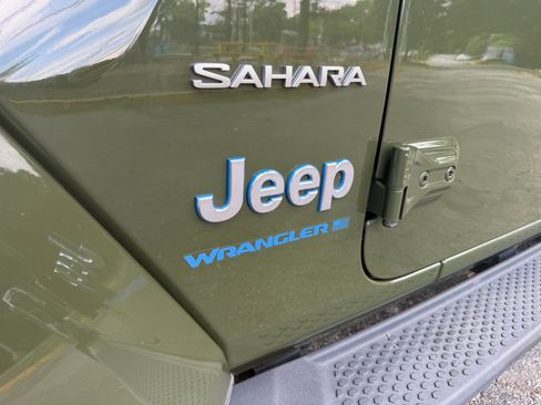 Used 2023 Jeep Wrangler Unlimited Sahara w/ Cold Weather Group AWD/4WD image 19