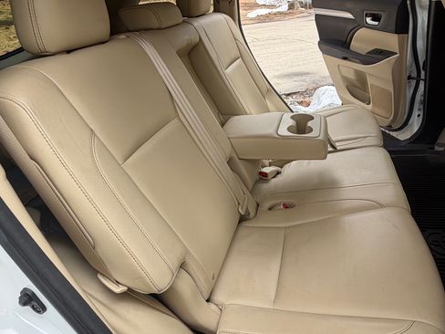 Used 2016 Toyota Highlander XLE image 5