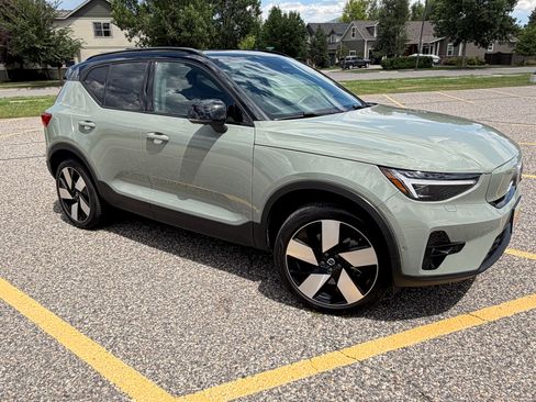 Used 2023 Volvo XC40 Recharge Ultimate AWD/4WD image 2