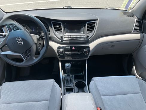 Used 2017 Hyundai Tucson SE w/ SE Popular Package 02 FWD image 6