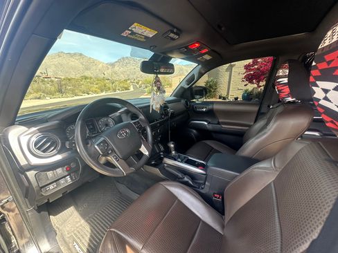 Used 2021 Toyota Tacoma Limited image 16