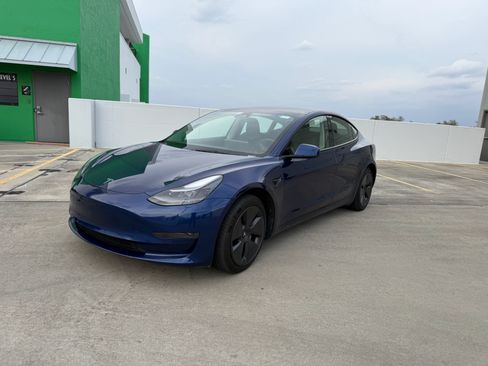 Used 2023 Tesla Model 3 Standard Range image 9