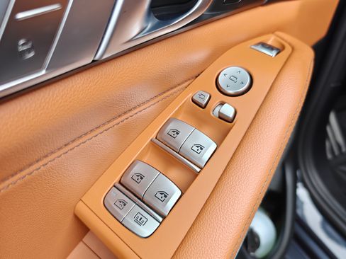 Used 2021 BMW X7 xDrive40i w/ Premium Package image 18