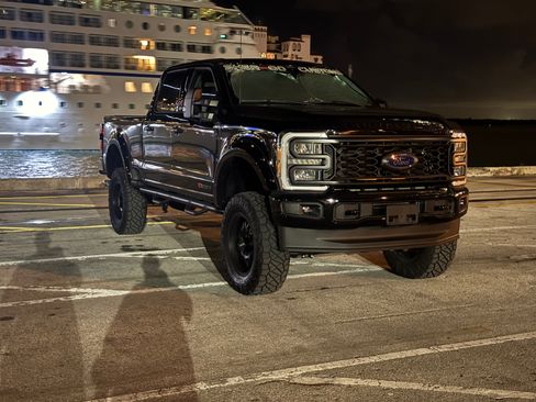 Used 2024 Ford F250 XLT w/ XLT Premium Package image 11