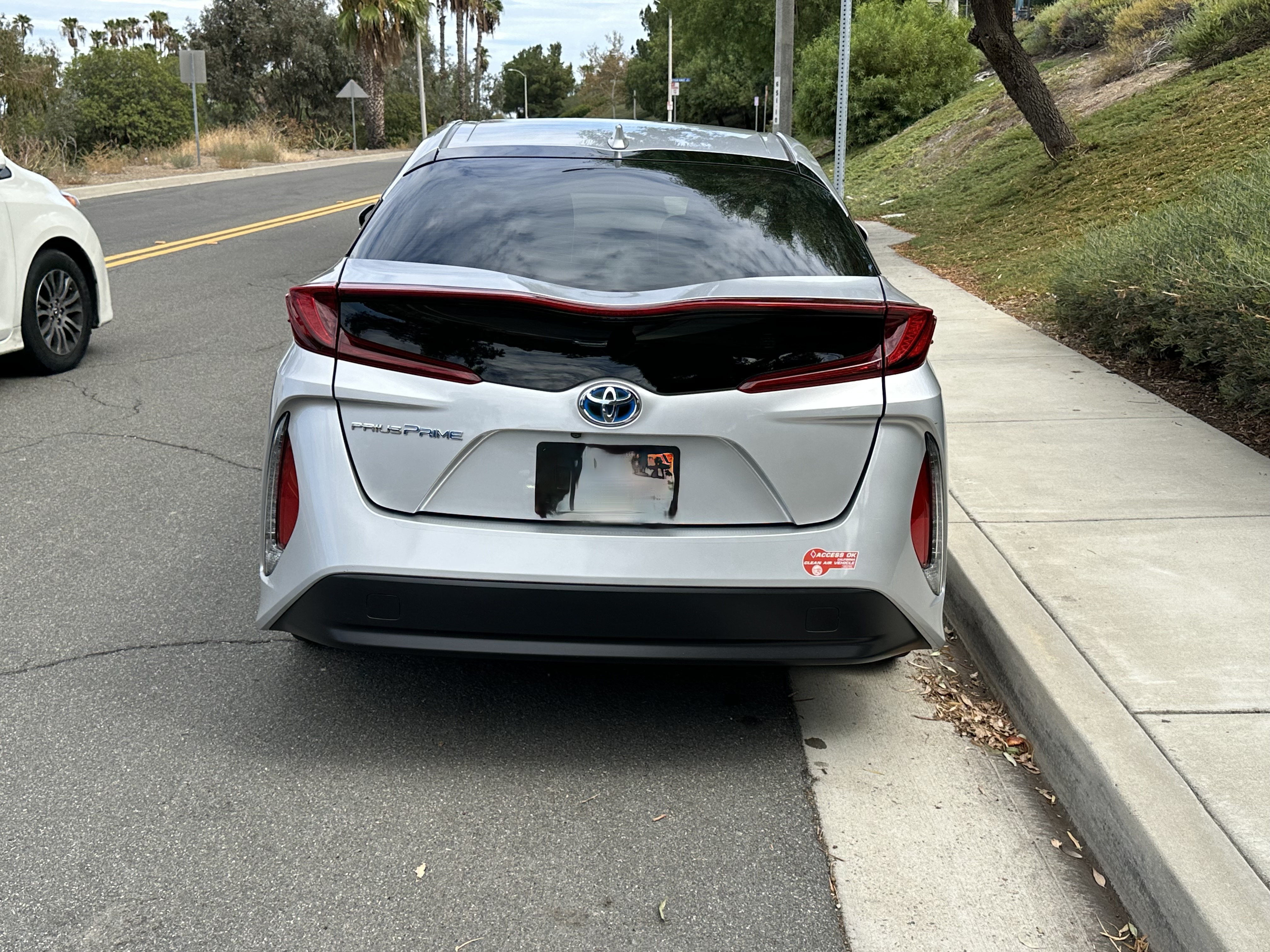 Used 2018 Toyota Prius Prime Premium w/ Carpet Mat Package FWD image 6