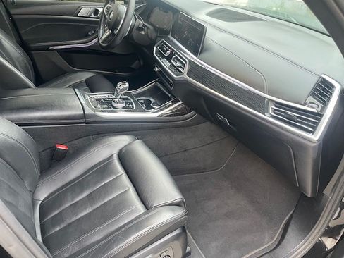Used 2022 BMW X7 xDrive40i w/ M Sport Package image 10