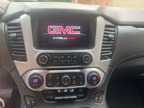 Used 2019 GMC Yukon XL SLT AWD/4WD image 13