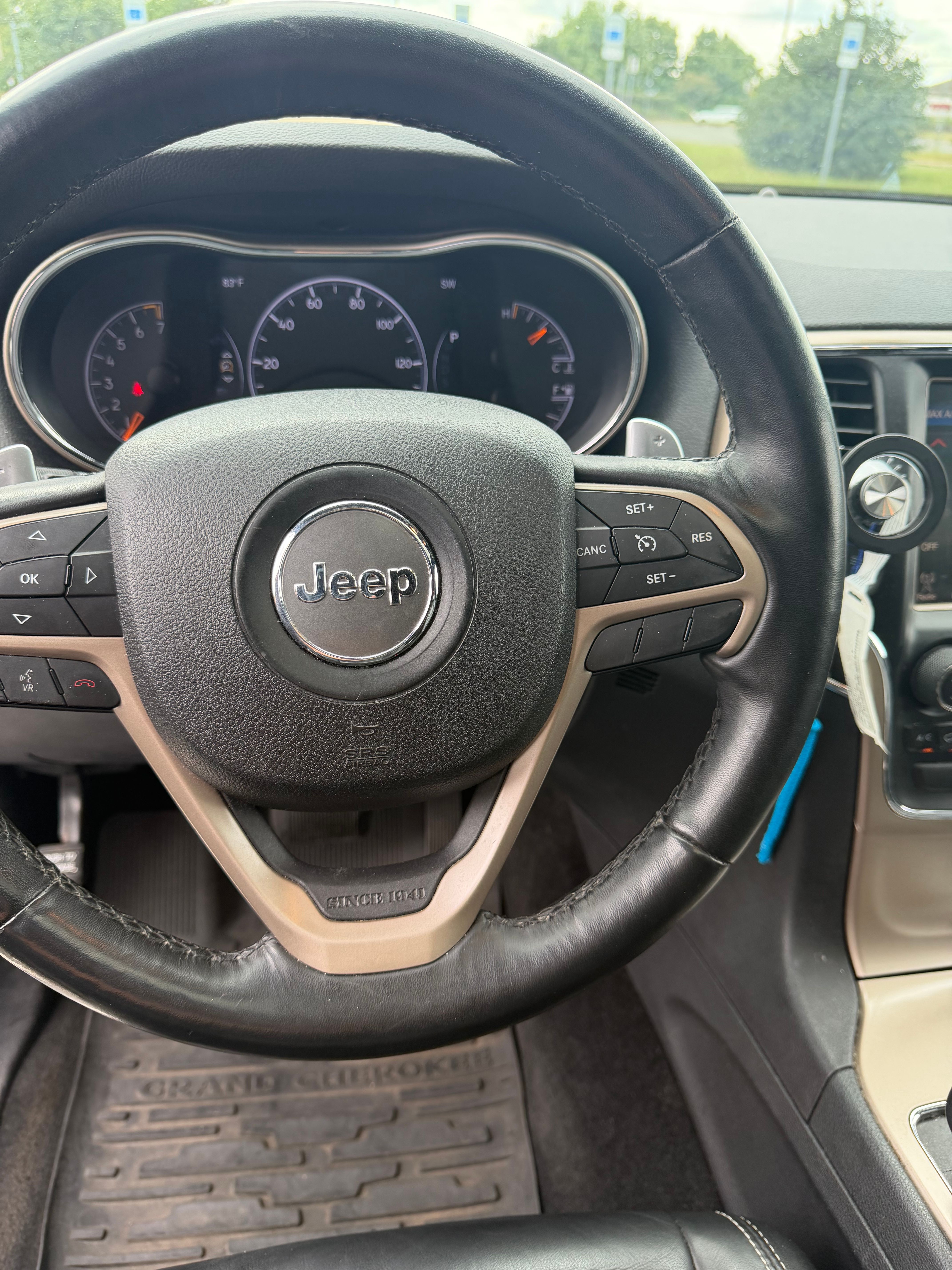 Used 2015 Jeep Grand Cherokee Limited AWD/4WD image 13
