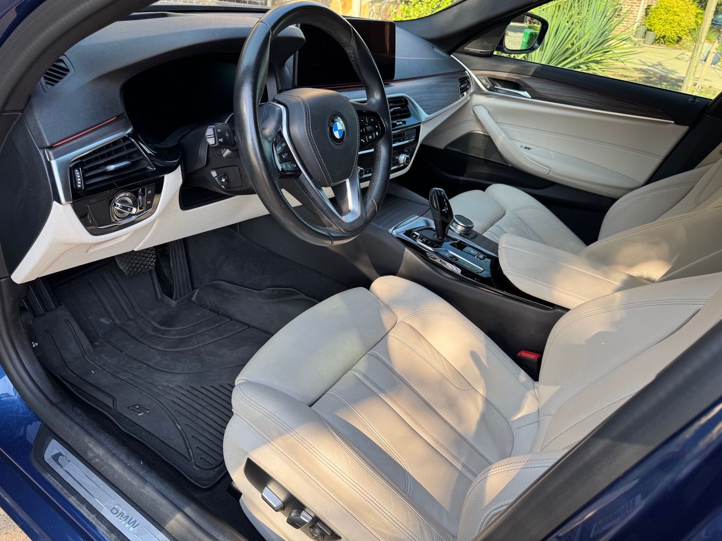 Used 2021 BMW 530e w/ Premium Package RWD image 13