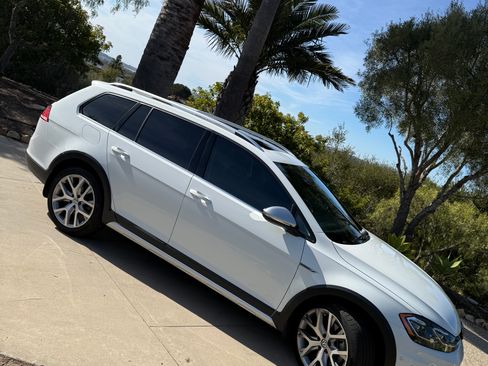 Used 2018 Volkswagen Golf Alltrack SEL image 10