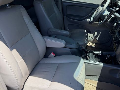 Used 2005 Toyota Sequoia SR5 AWD/4WD image 23