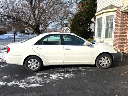 Used 2002 Toyota Camry LE image 1