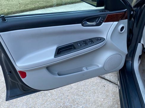 Used 2010 Chevrolet Impala LS image 17