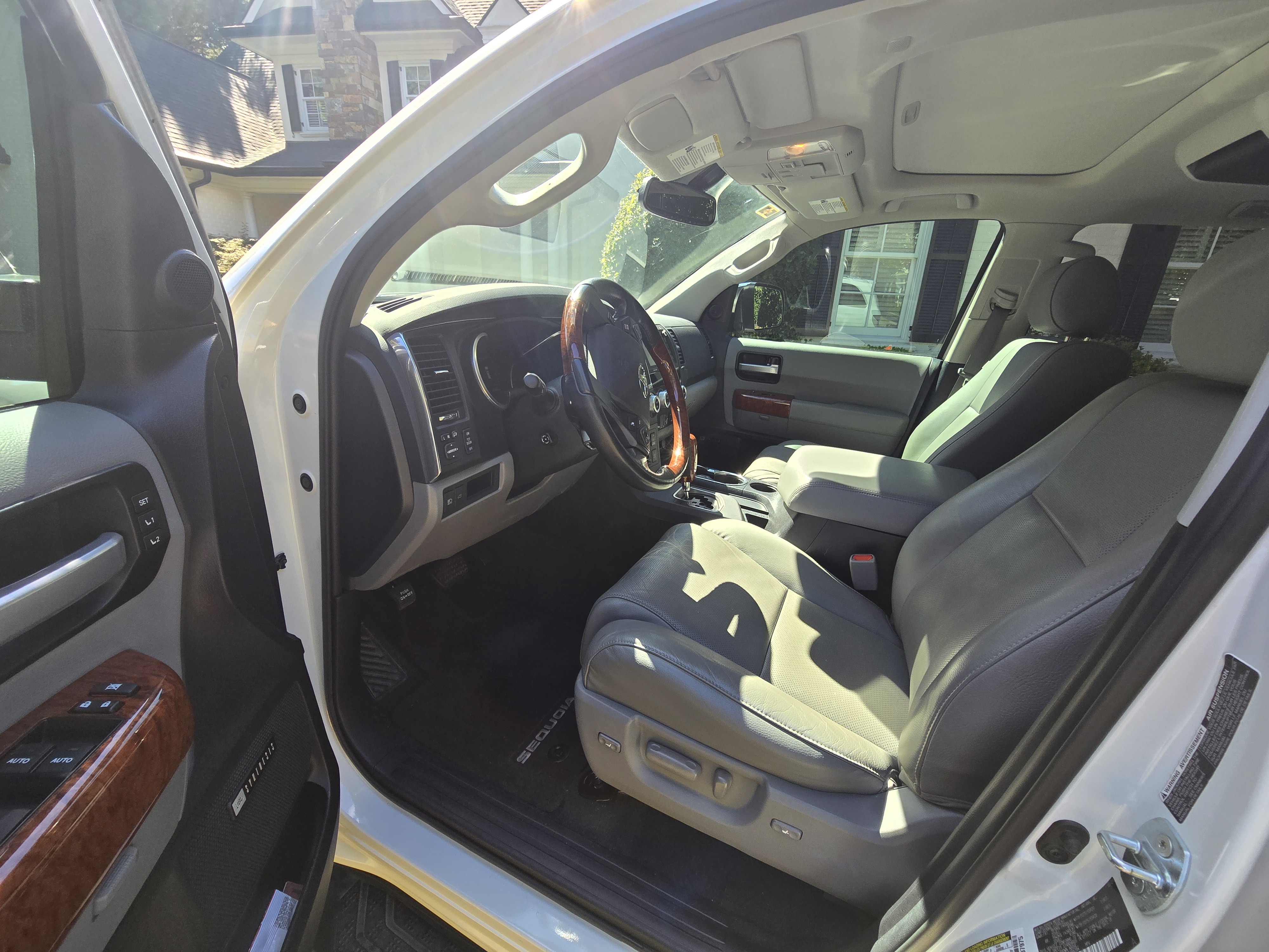 Used 2021 Toyota Sequoia Platinum AWD/4WD image 9
