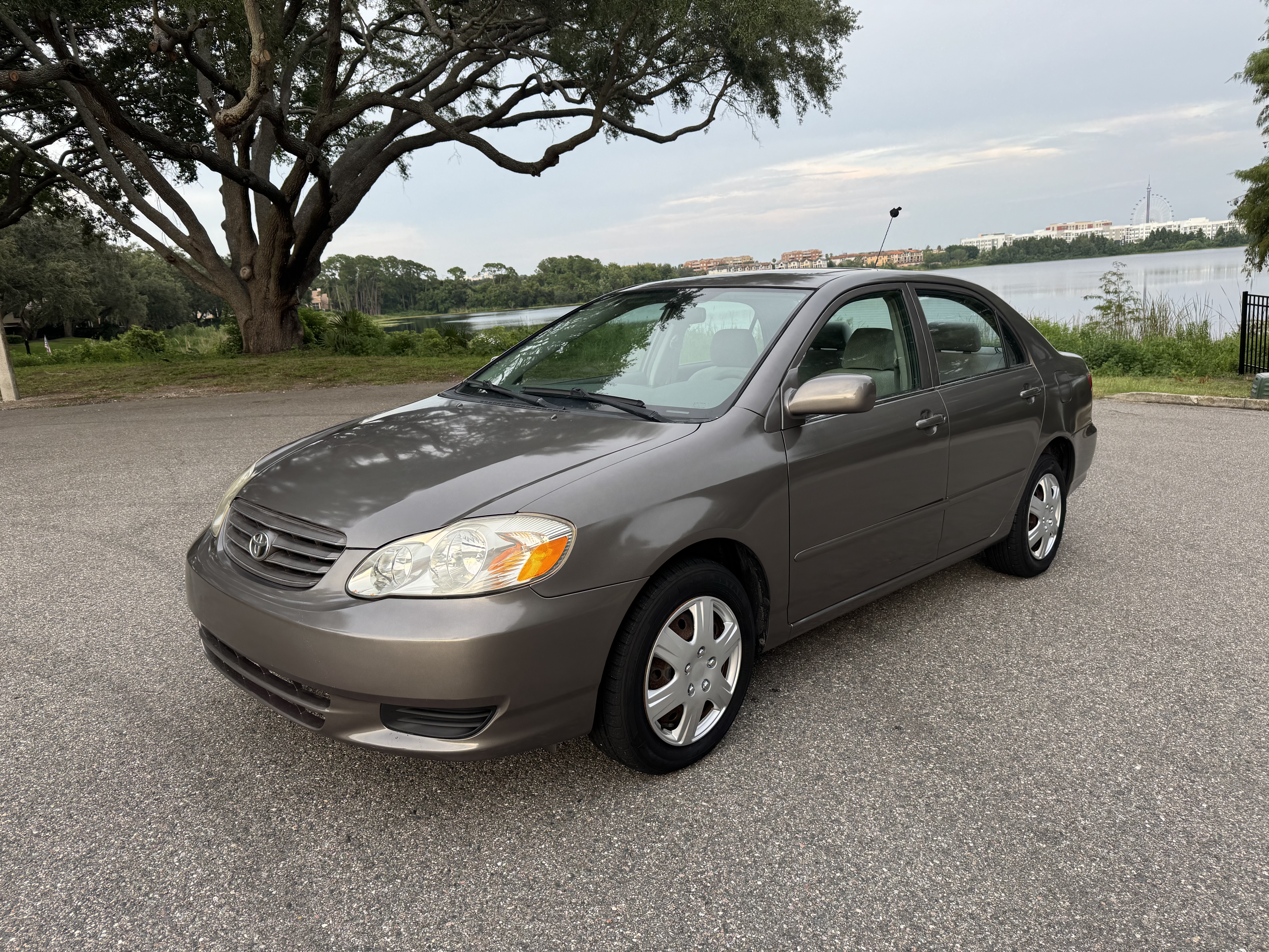 Used 2004 Toyota Corolla LE FWD image 1