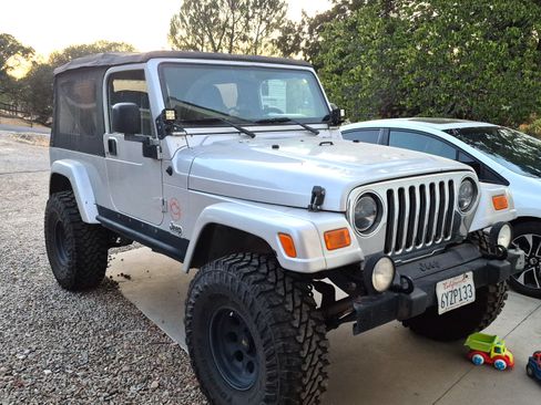 Used 2005 Jeep Wrangler Unlimited image 1