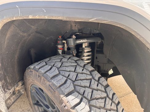 Used 2024 GMC Sierra 1500 AT4 w/ Technology Package image 9