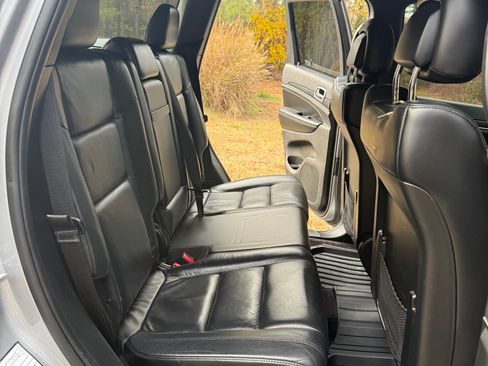 Used 2018 Jeep Grand Cherokee Limited image 13
