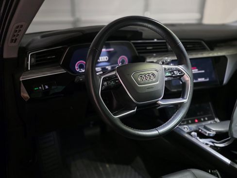 Used 2022 Audi e-tron Premium Plus w/ Premium Plus Package image 9