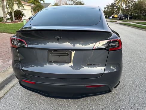 Used 2023 Tesla Model Y Performance image 5