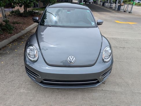 Used 2019 Volkswagen Beetle 2.0T SE FWD image 4