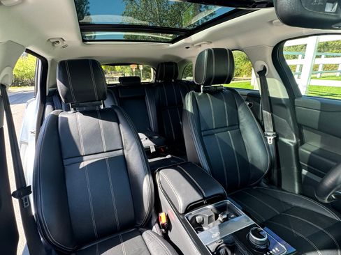 Used 2018 Land Rover Range Rover Velar S AWD/4WD image 18