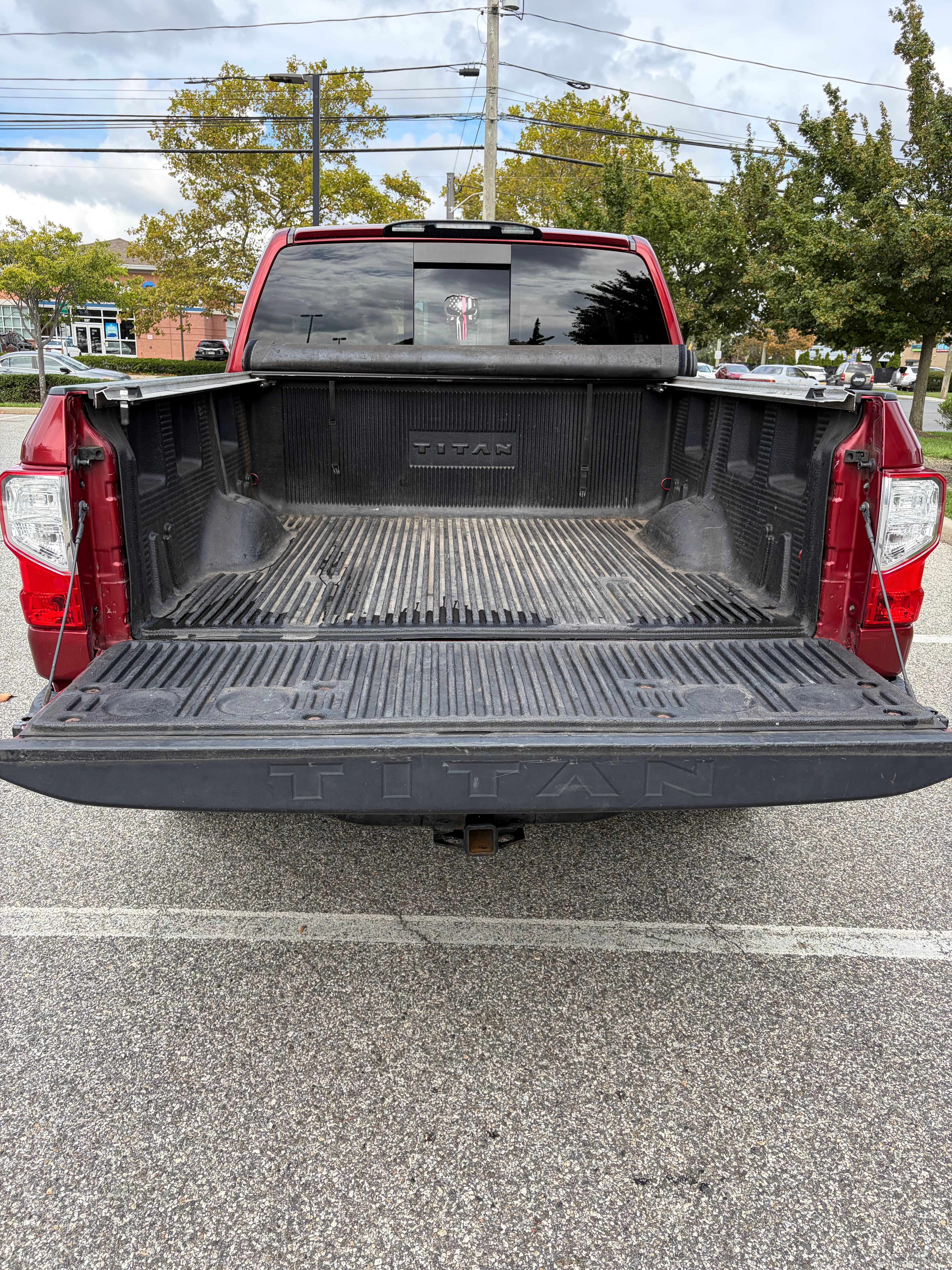 Used 2017 Nissan Titan SV AWD/4WD image 9