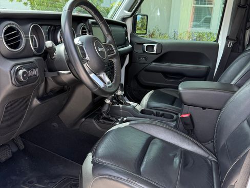 Used 2019 Jeep Wrangler Unlimited Sahara AWD/4WD image 10