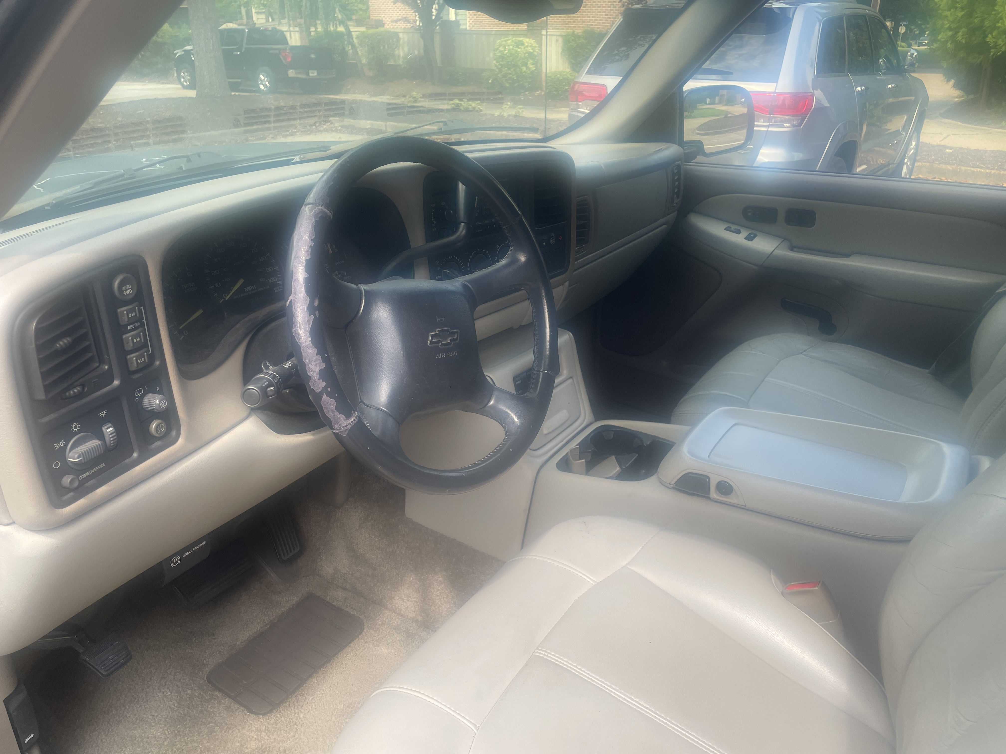 Used 2001 Chevrolet Tahoe LT w/ LT Preferred Equipment Group AWD/4WD image 5