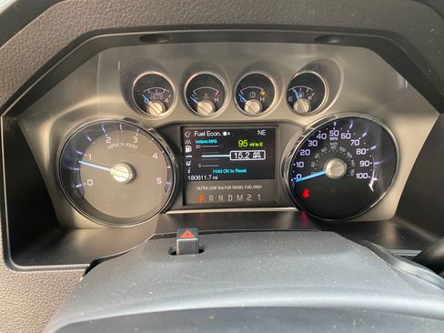 Used 2012 Ford F350 Lariat w/ Lariat Interior Pkg image 9