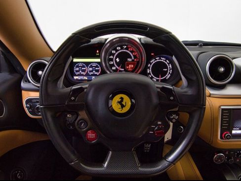 Used 2017 Ferrari California T image 11