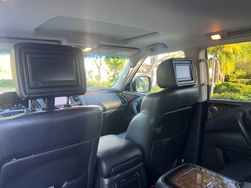 Used 2014 INFINITI QX80 2WD w/ Deluxe Touring Package image 12