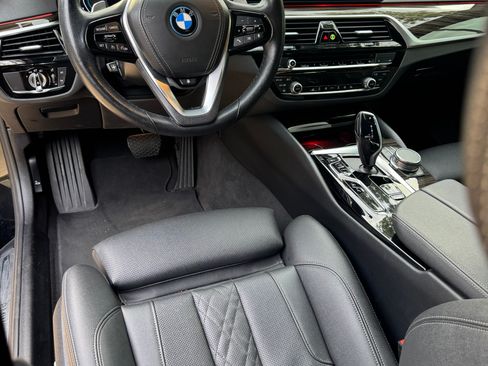 Used 2023 BMW 530e xDrive w/ Premium Package AWD/4WD image 8