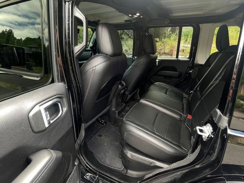 Used 2021 Jeep Wrangler Unlimited Sahara w/ Cold Weather Group image 12