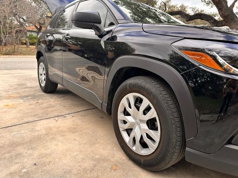 Used 2023 Toyota Corolla Cross L image 27