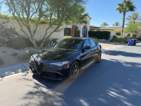 Used 2017 Alfa Romeo Giulia Quadrifoglio image 4