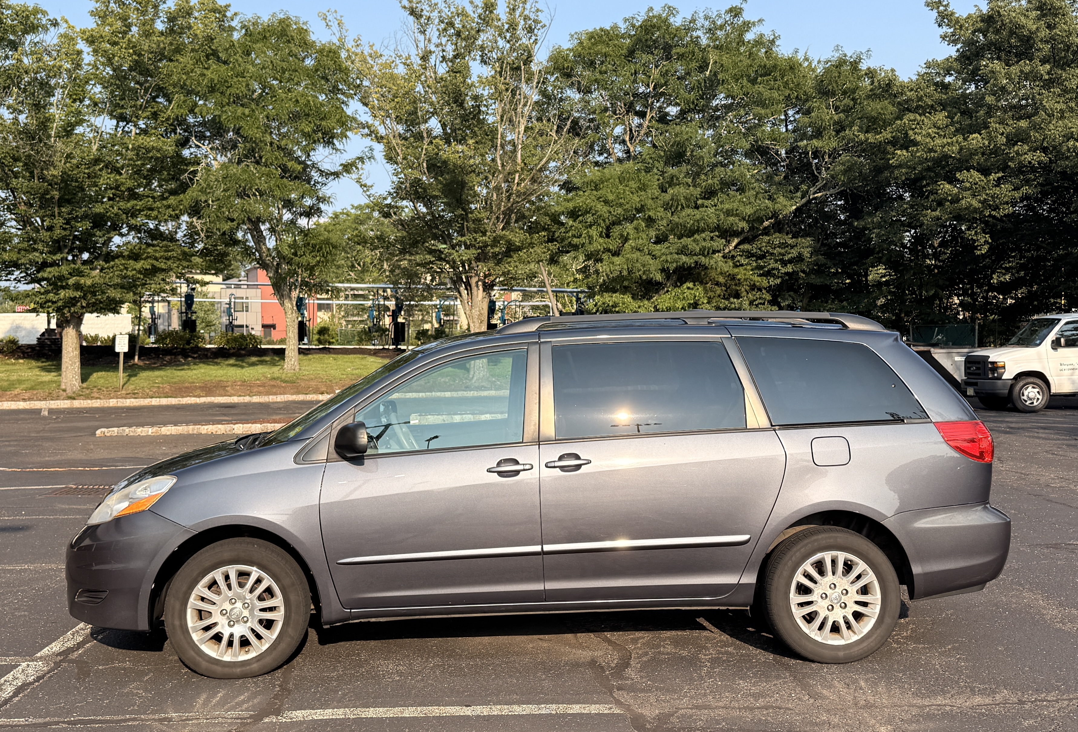 Used 2010 Toyota Sienna LE AWD/4WD image 2
