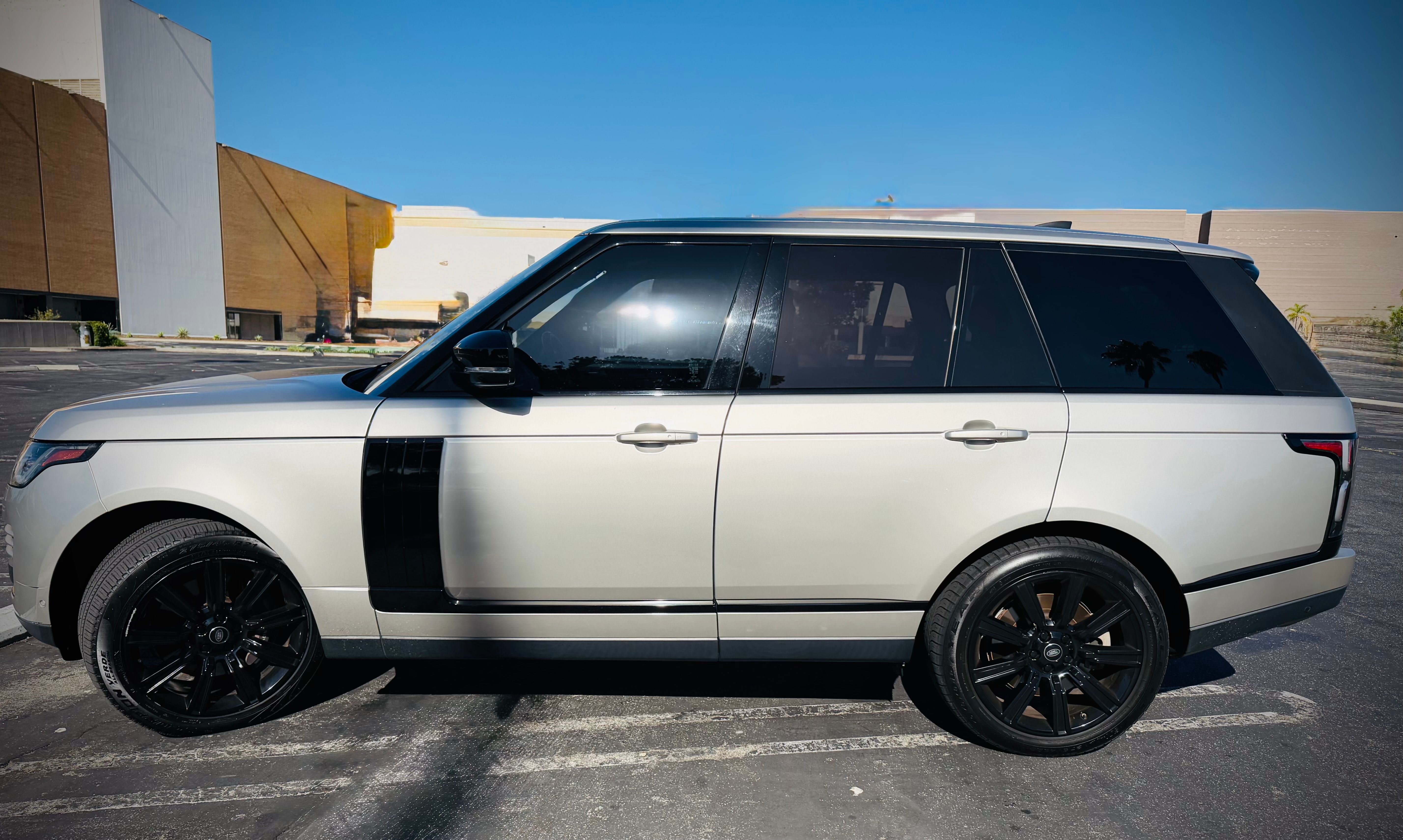 Used 2019 Land Rover Range Rover Supercharged AWD/4WD image 1