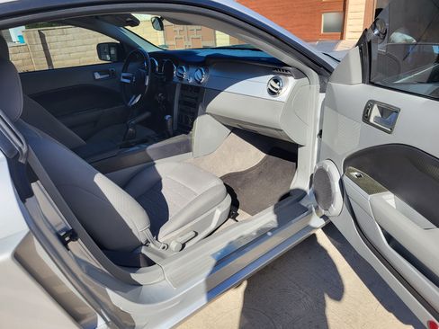 Used 2005 Ford Mustang GT Premium image 13